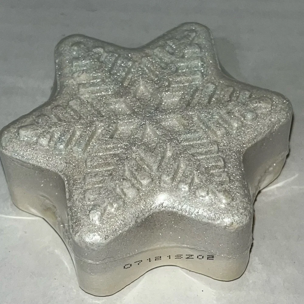 Zippered‎ Bag with Bath Bombs And Shower Fizzers